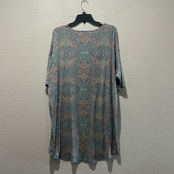 Women's LULAROE Turquoise Short Sleeve Tunic Top Size XL Multi Color Summer - Picture 6 of 7